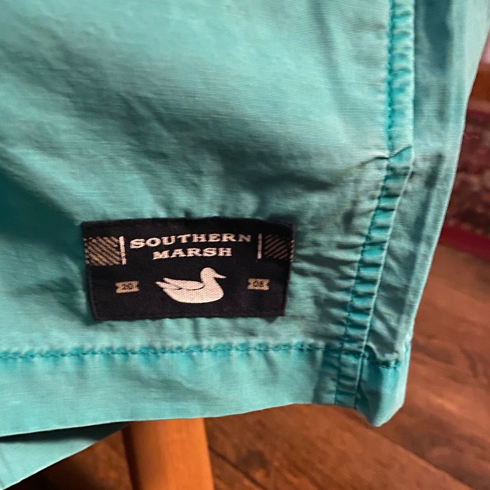 Men’s Southern Marsh swim trunks 
Size 33